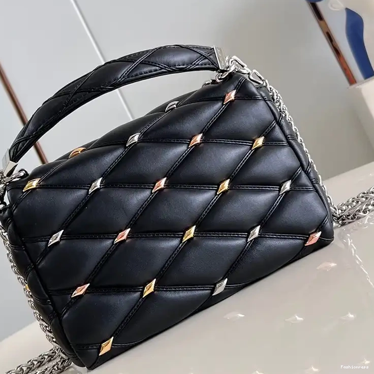 Fashionrepsfam ru LV 2405YA0008 Bags 0715